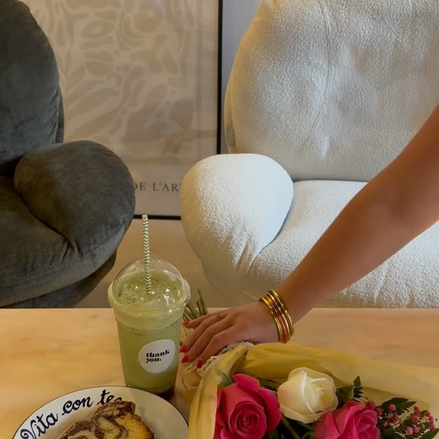 Matcha glacé et ambiance florale chez Café Fleurs