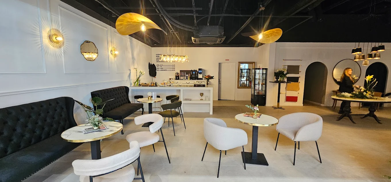 Devanture de Café Fleurs aux Angles — galerie marchande Leclerc