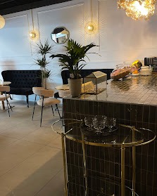 Le lieu Café Fleurs aux Angles — ambiance du concept store